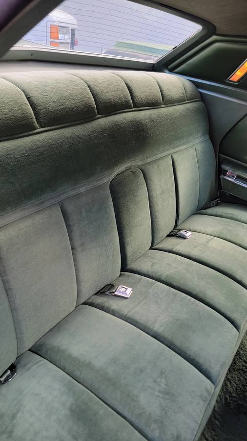 Lincoln-continental-town-car-1974-green-17