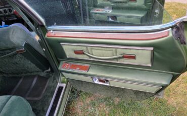 Lincoln-continental-town-car-1974-green-19