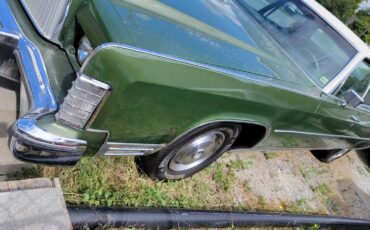 Lincoln-continental-town-car-1974-green-21