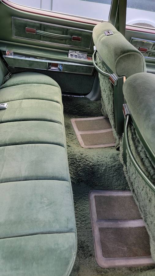 Lincoln-continental-town-car-1974-green-23