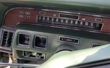 Lincoln-continental-town-car-1974-green-4