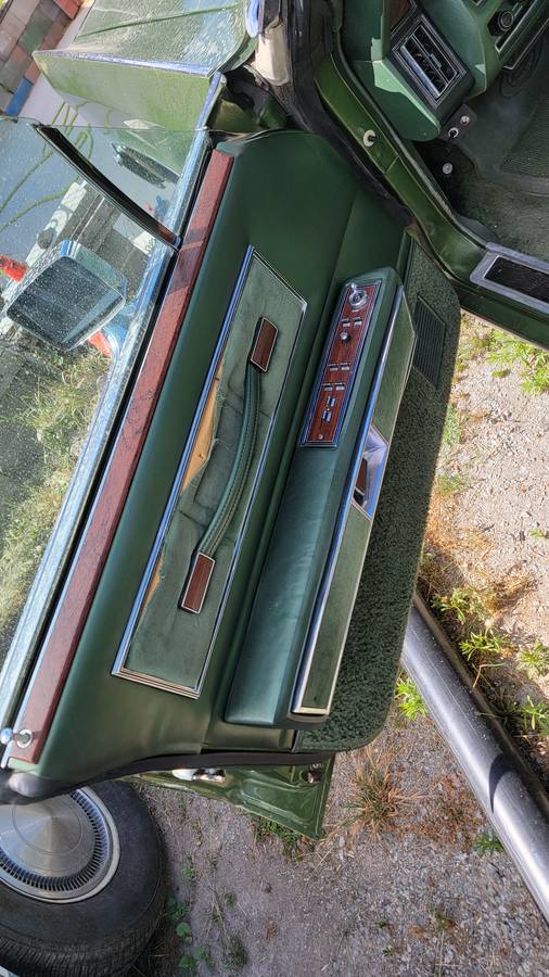 Lincoln-continental-town-car-1974-green-8