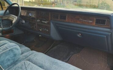Lincoln-continental-town-coupe-1979-blue-13