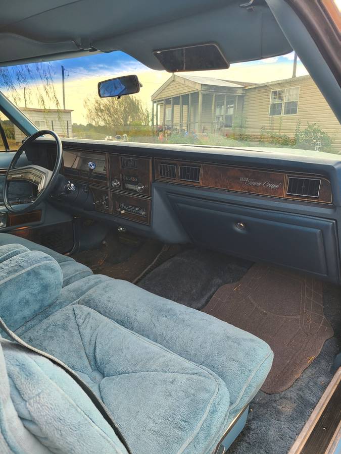Lincoln-continental-town-coupe-1979-blue-13