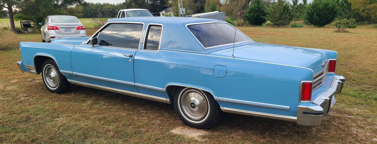 Lincoln-continental-town-coupe-1979-blue-3