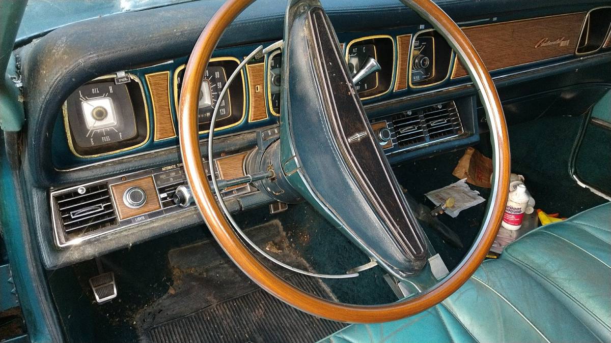 Lincoln-mark-3-1969-green-17