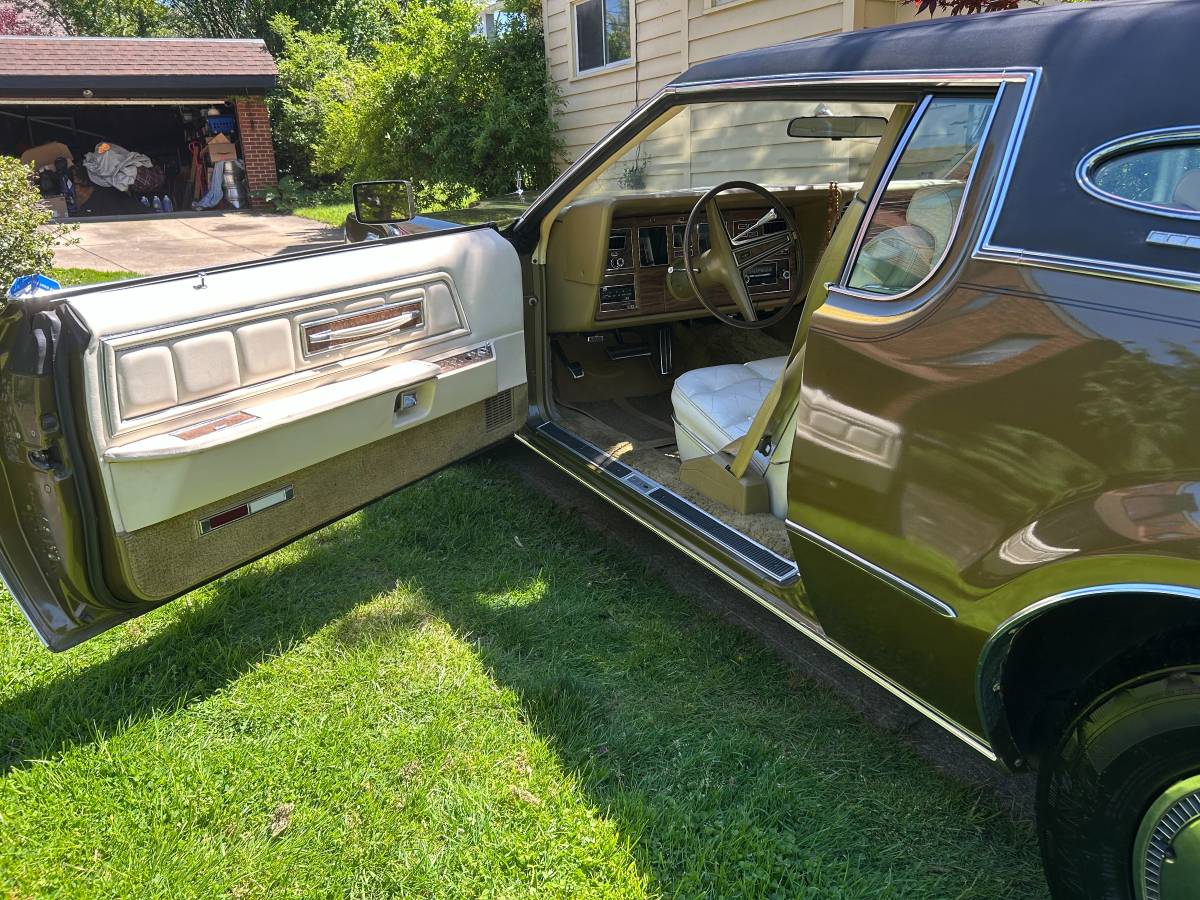 Lincoln-mark-iv-1974-green-15