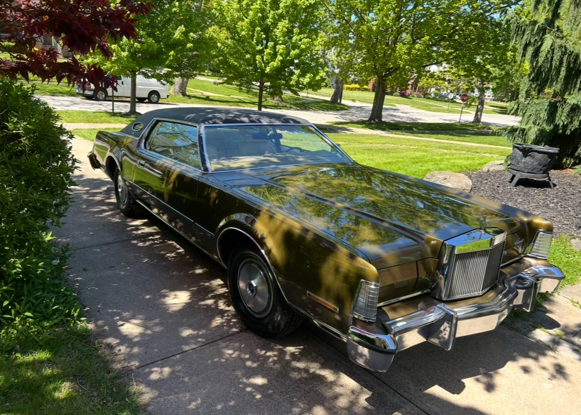 Lincoln-mark-iv-1974-green