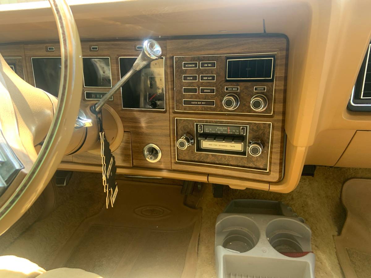 Lincoln-mark-lv-1975-custom-18
