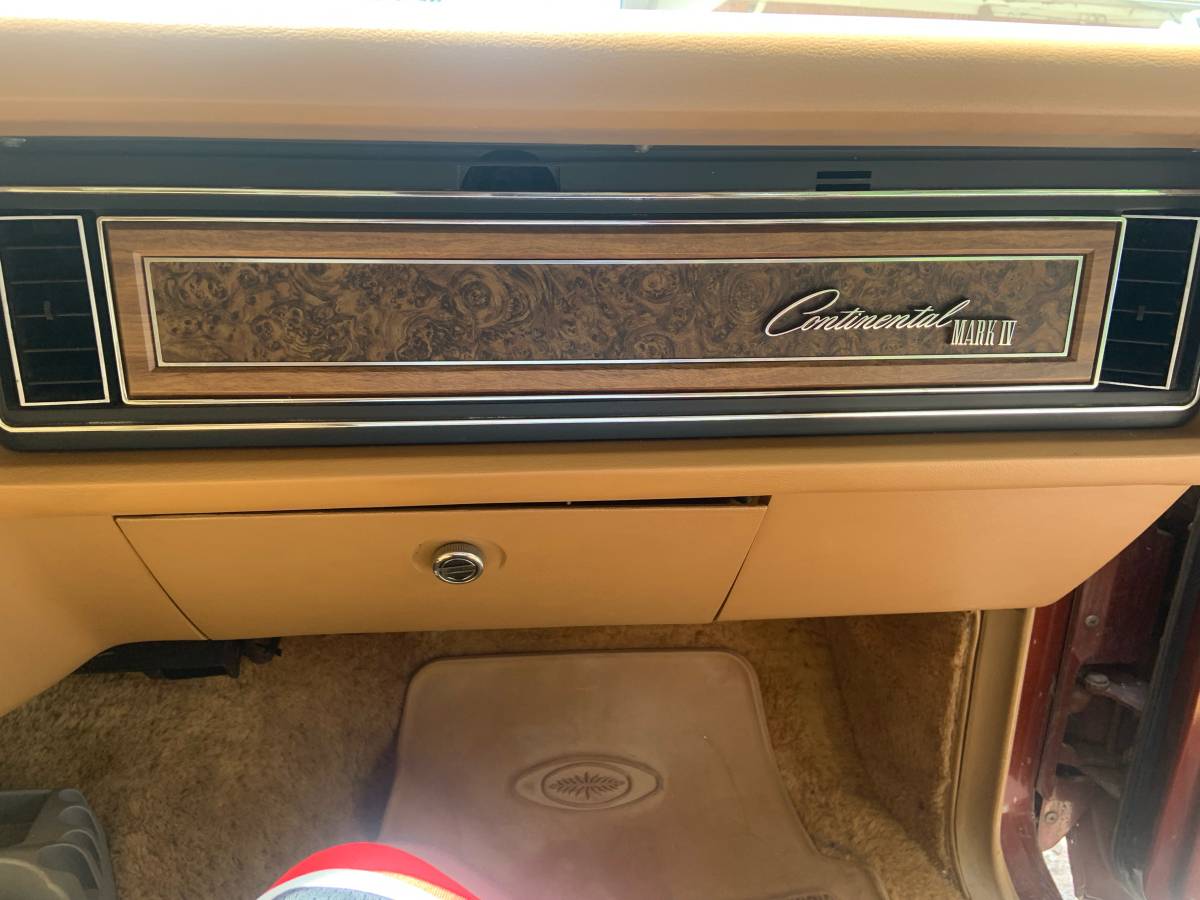 Lincoln-mark-lv-1975-custom-21