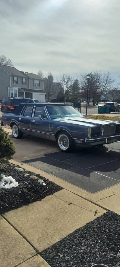 Lincoln-mark-six-1983-blue-1
