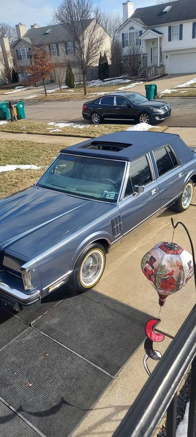 Lincoln-mark-six-1983-blue-3