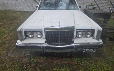 Lincoln-mark-vi-1982-white-1