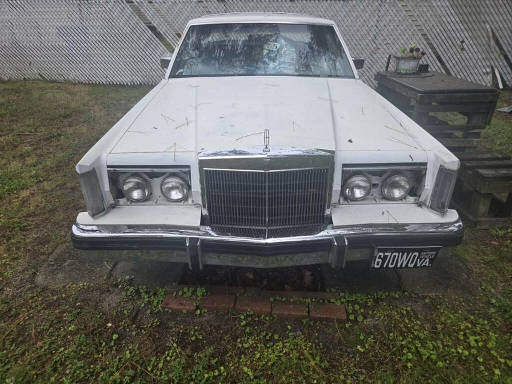 Lincoln-mark-vi-1982-white-1