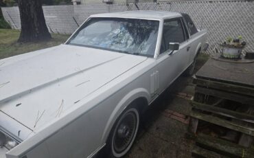 Lincoln-mark-vi-1982-white
