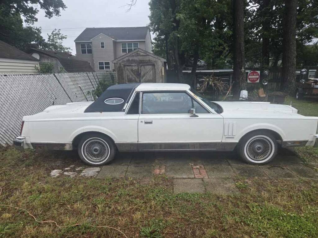Lincoln-mark-vi-1982-white-5