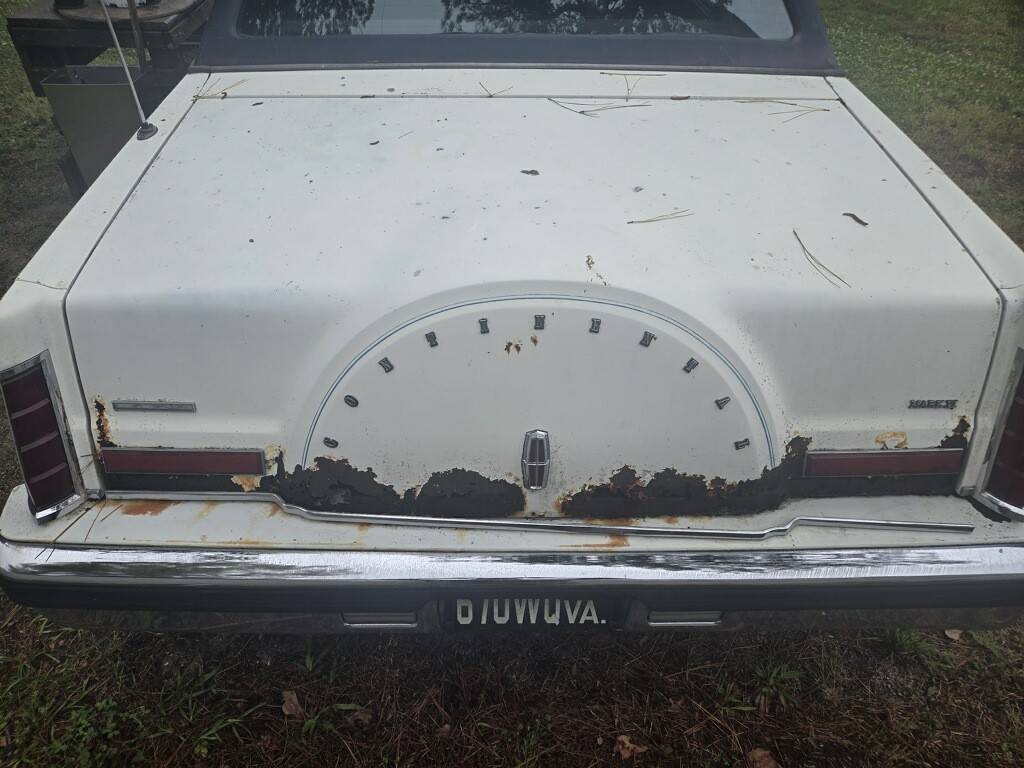 Lincoln-mark-vi-1982-white-6