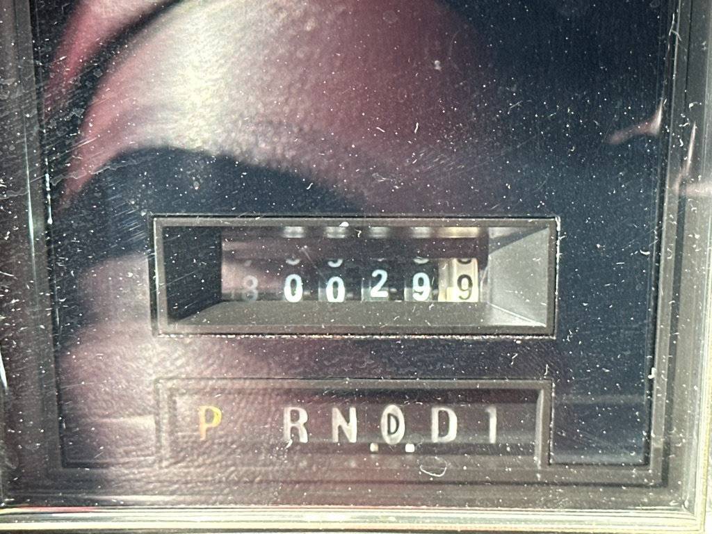 Lincoln-mark-vi-1983-black-6