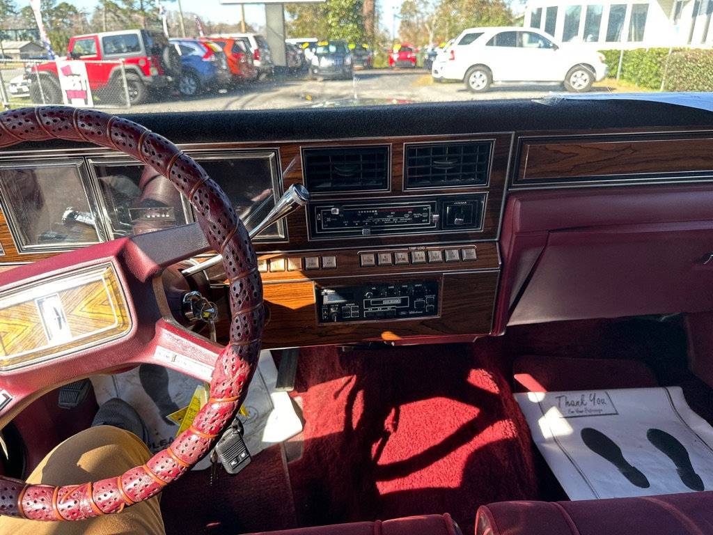 Lincoln-mark-vi-1983-black-7