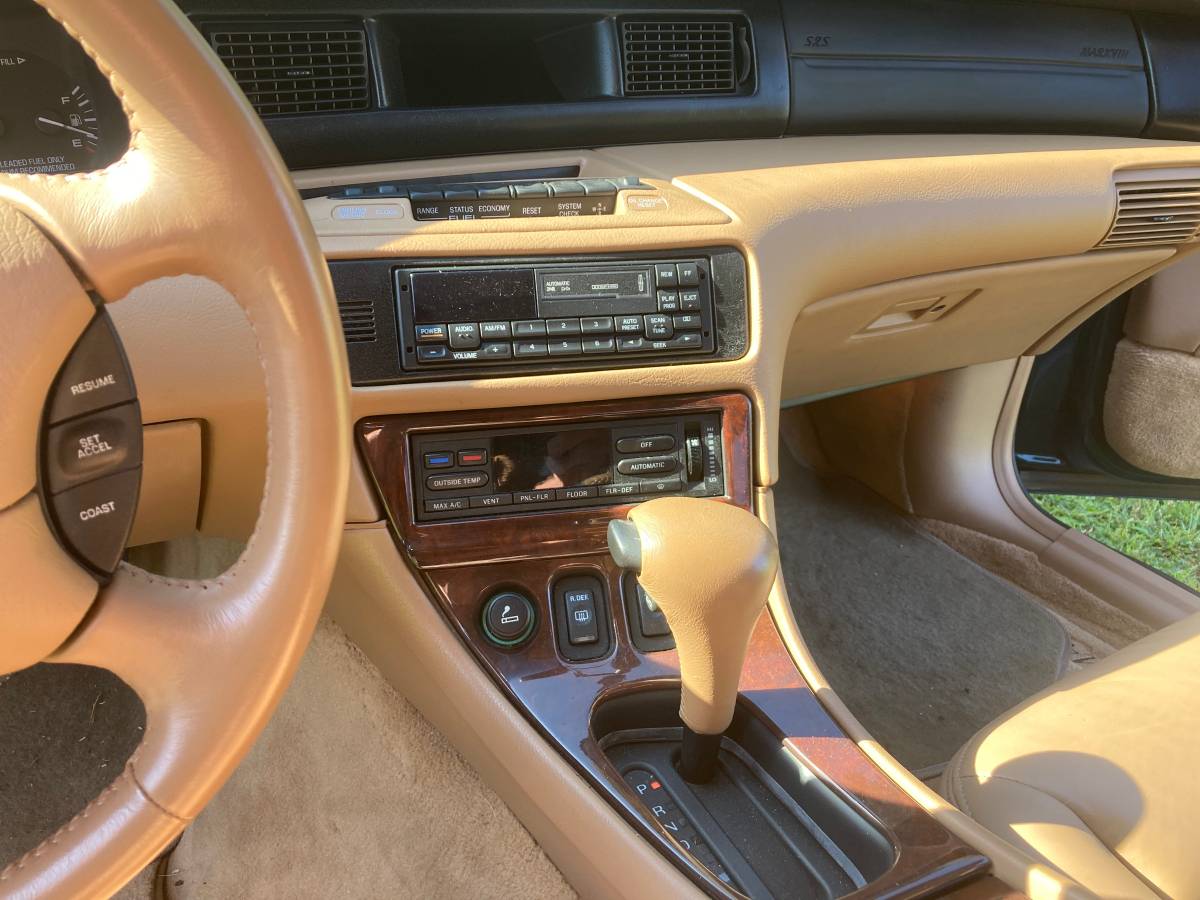 Lincoln-mark-viii-1993-4