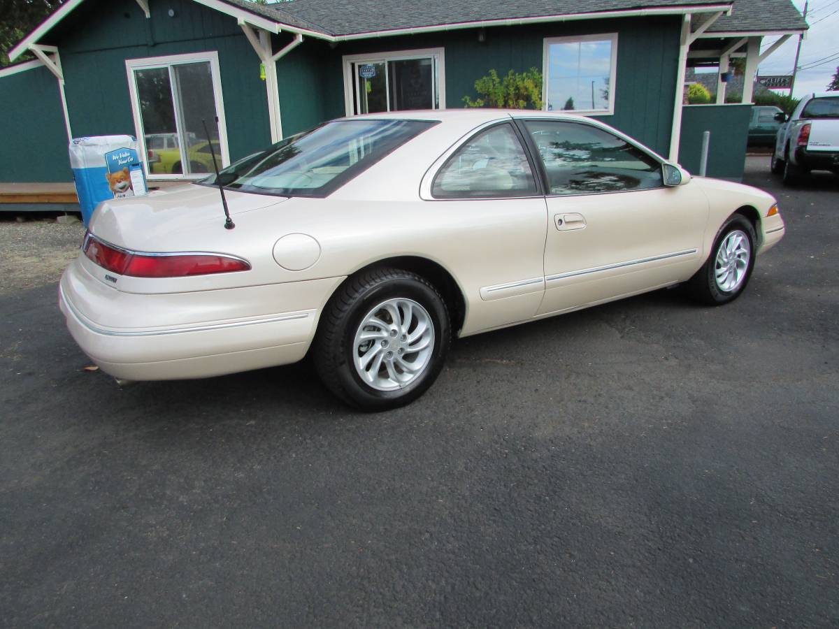Lincoln-mark-viii-1995-3