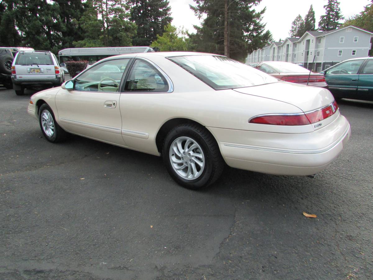 Lincoln-mark-viii-1995-5