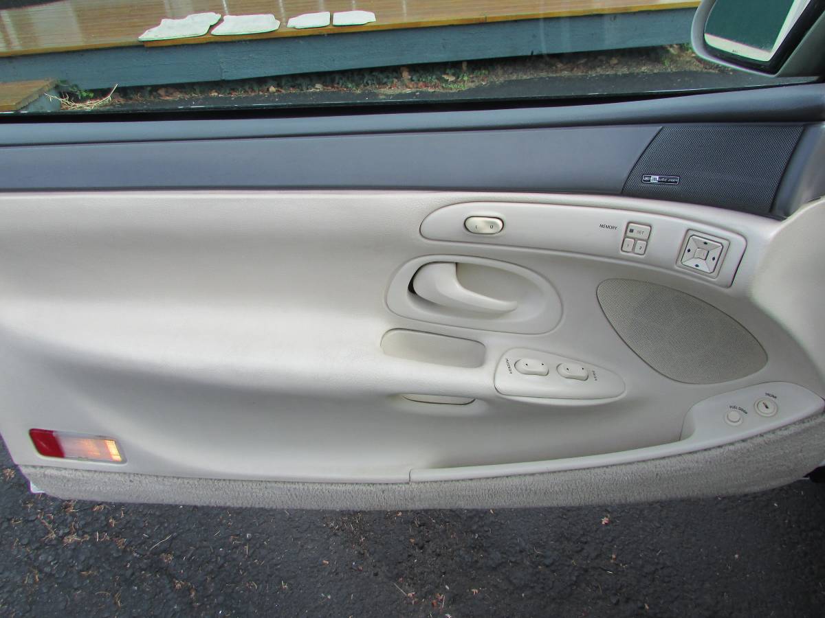 Lincoln-mark-viii-1995-6