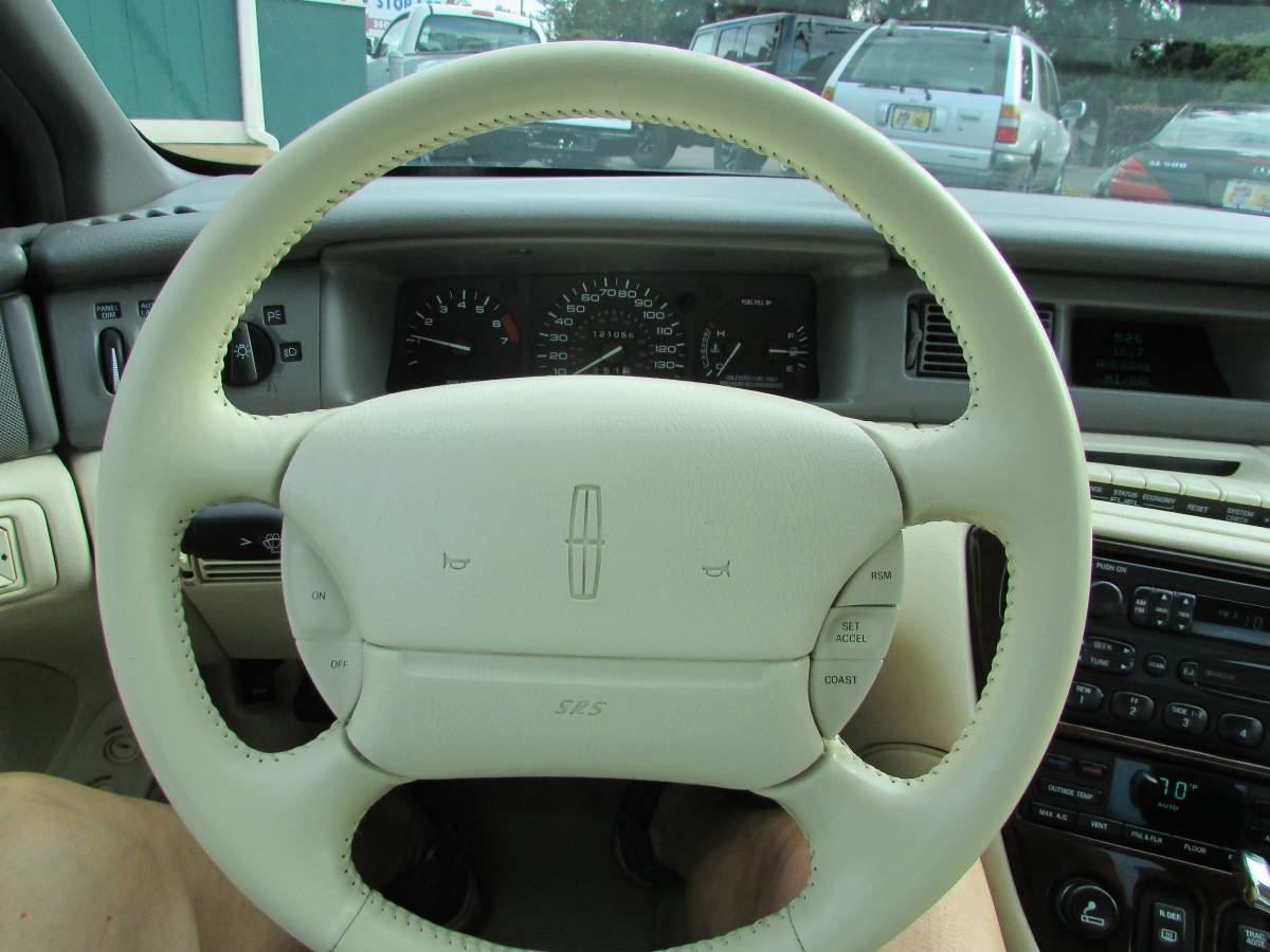 Lincoln-mark-viii-1995-8