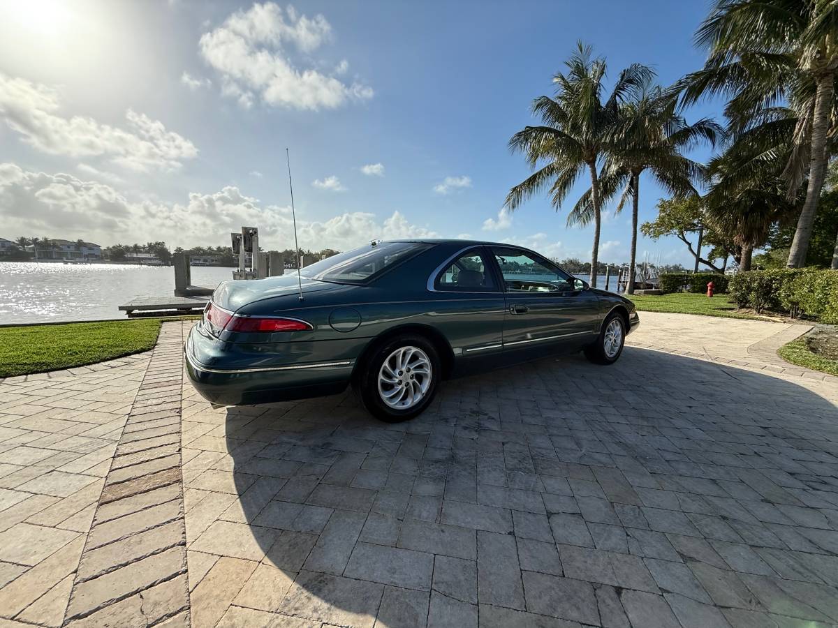 Lincoln-mark-viii-1995-green-16