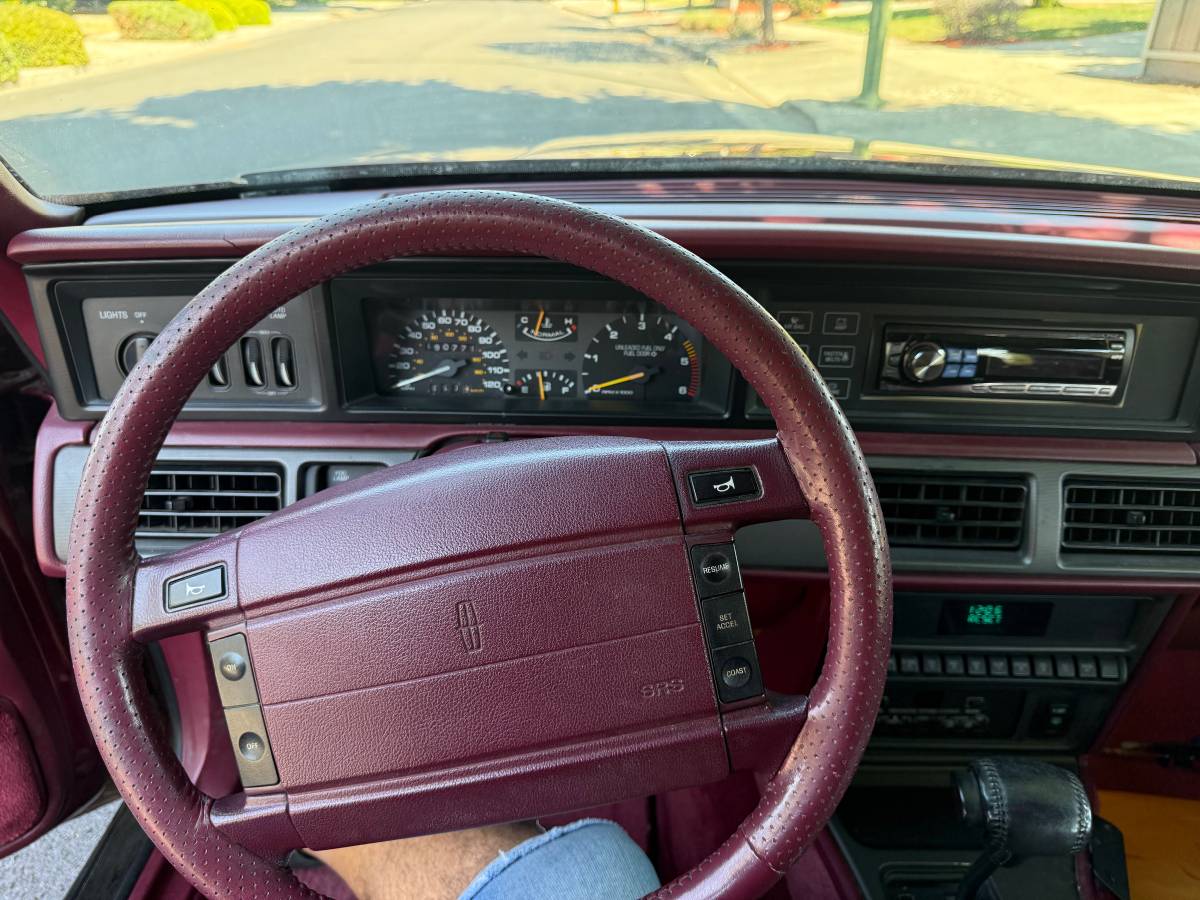 Lincoln-mark-vll-1991-red-10