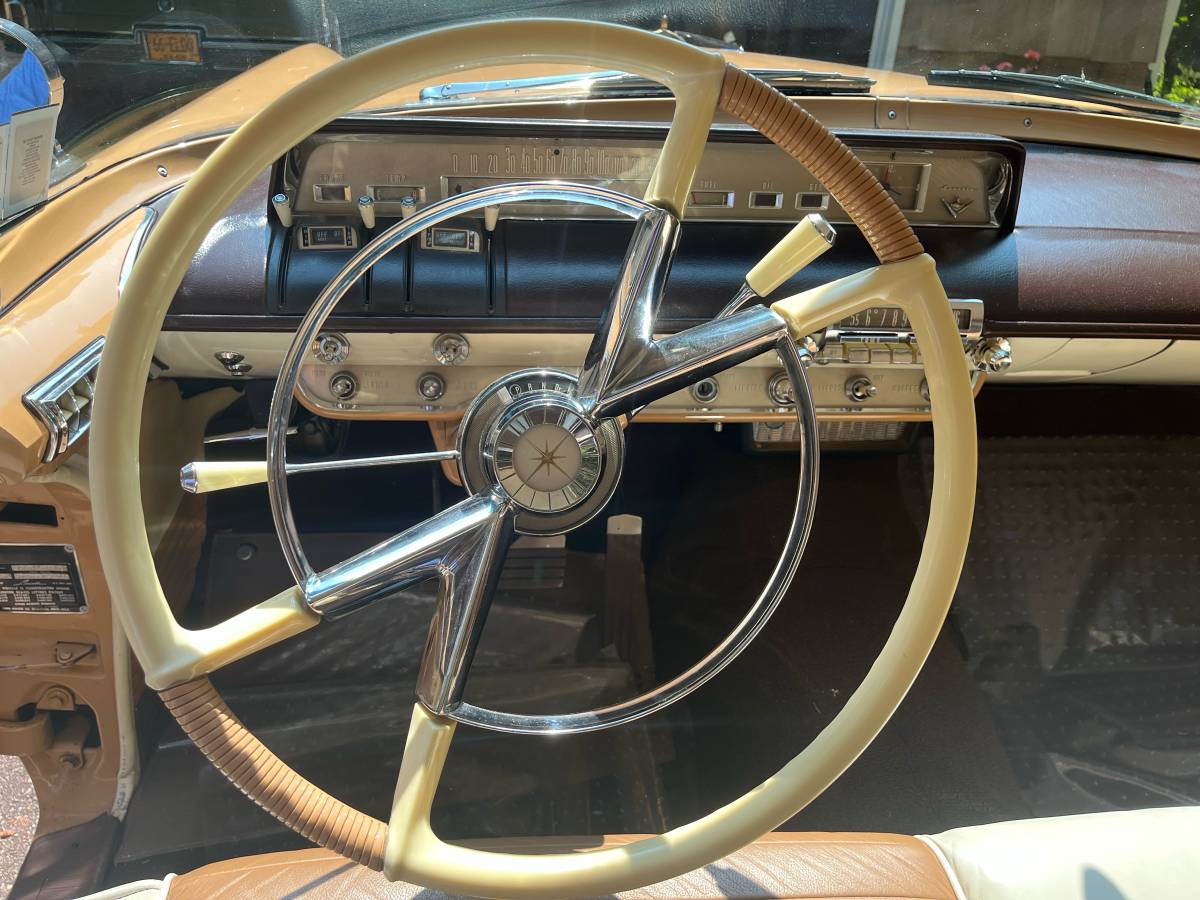 Lincoln-premiere-1956-brown-19