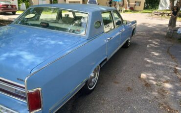 Lincoln-town-car-1979-1