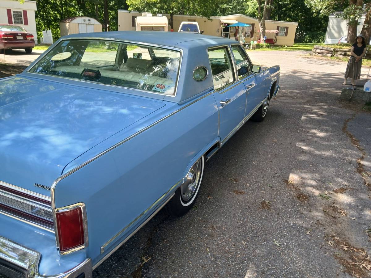 Lincoln-town-car-1979-1