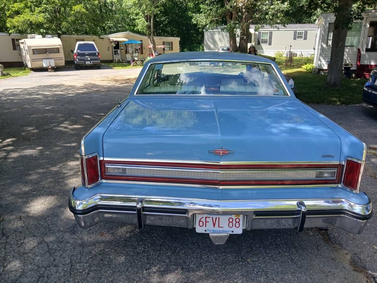 Lincoln-town-car-1979-3