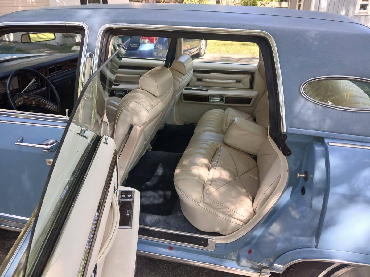 Lincoln-town-car-1979-4