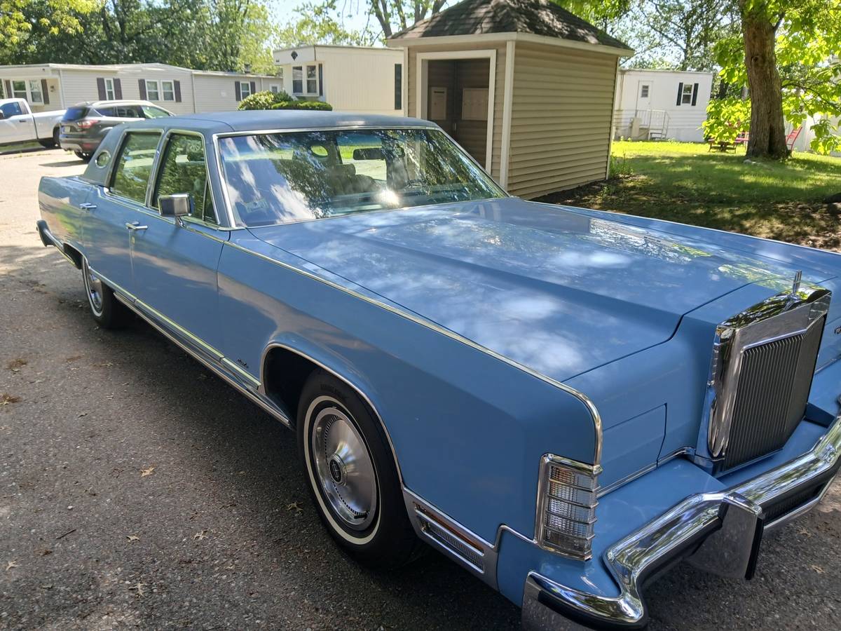 Lincoln-town-car-1979