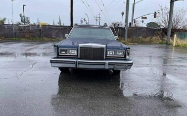 Lincoln-town-car-1982-black-1