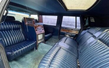 Lincoln-town-car-1982-black-10