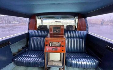 Lincoln-town-car-1982-black-12