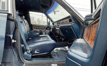 Lincoln-town-car-1982-black-13