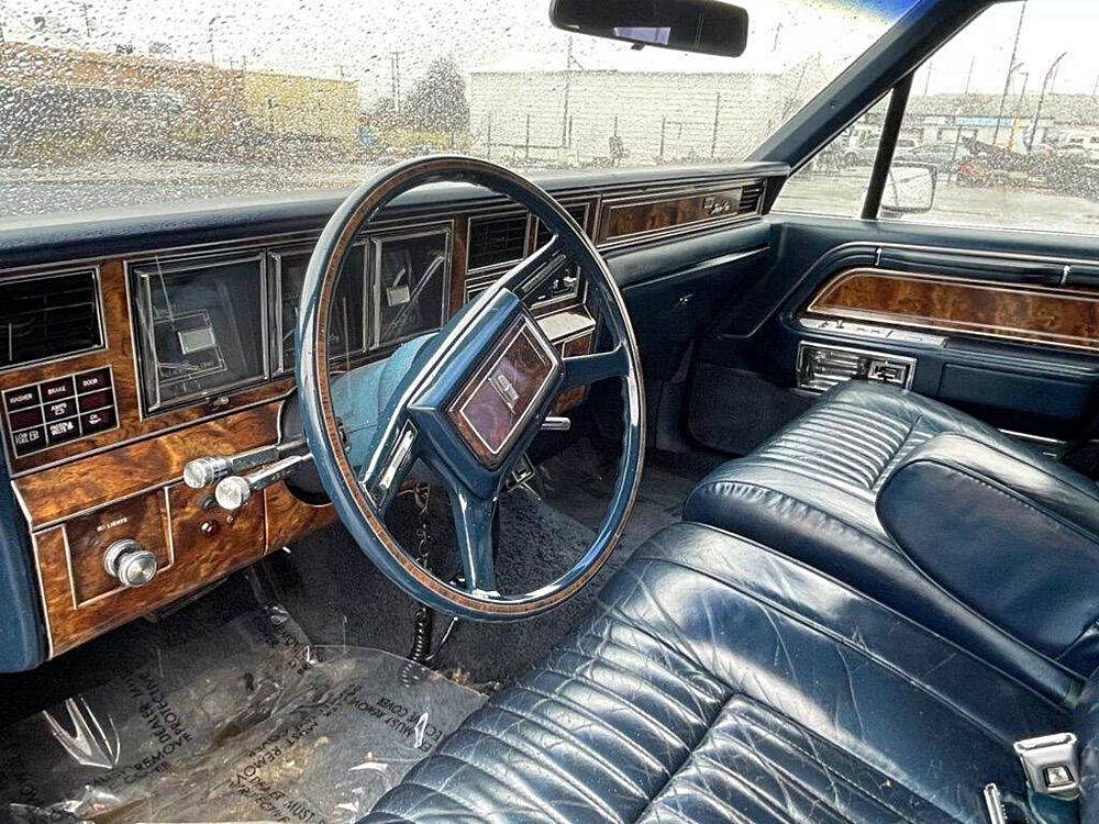 Lincoln-town-car-1982-black-14