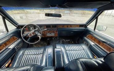 Lincoln-town-car-1982-black-4