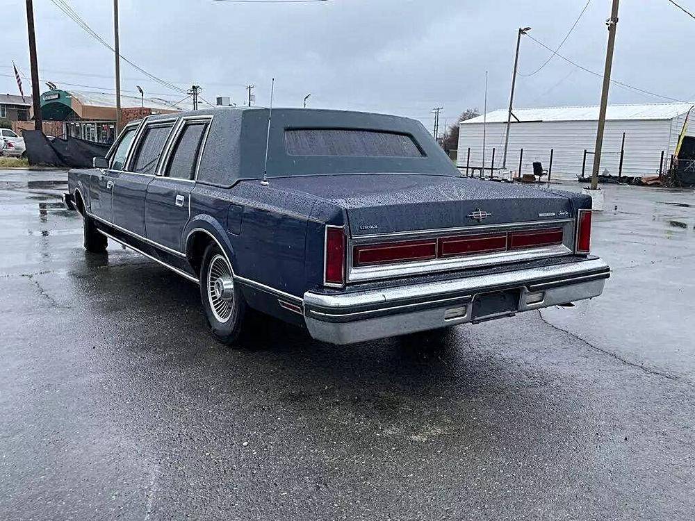 Lincoln-town-car-1982-black-7