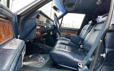 Lincoln-town-car-1982-black-8