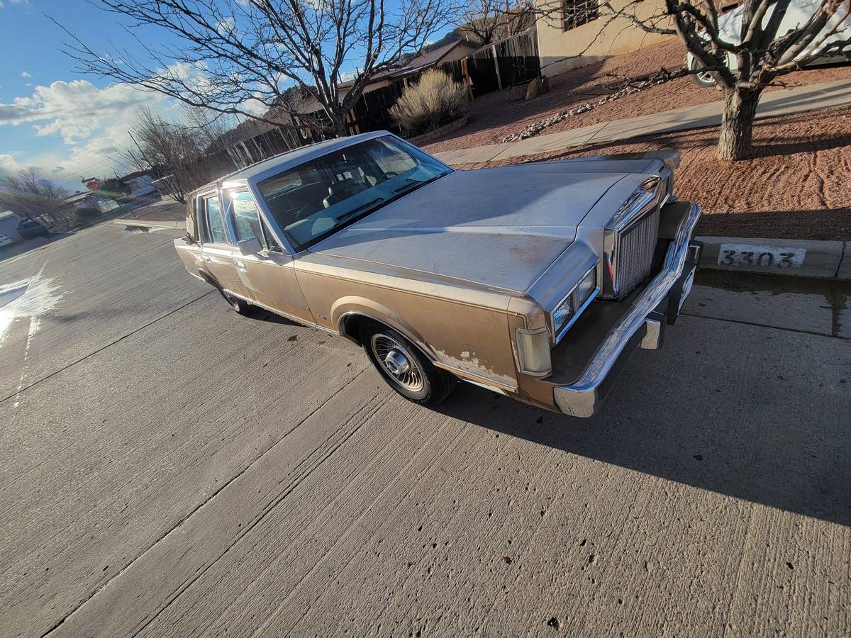 Lincoln-town-car-1986-brown-3