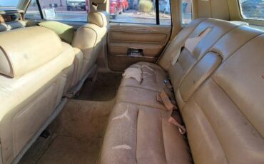 Lincoln-town-car-1986-brown-4