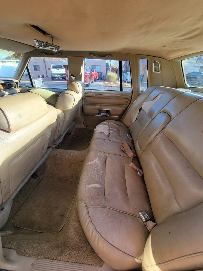 Lincoln-town-car-1986-brown-4