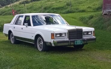 Lincoln-town-car-1989-white