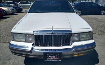 Lincoln-town-car-1990-white-1