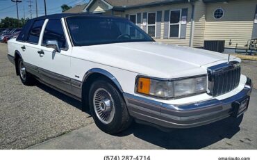 Lincoln-town-car-1990-white-11